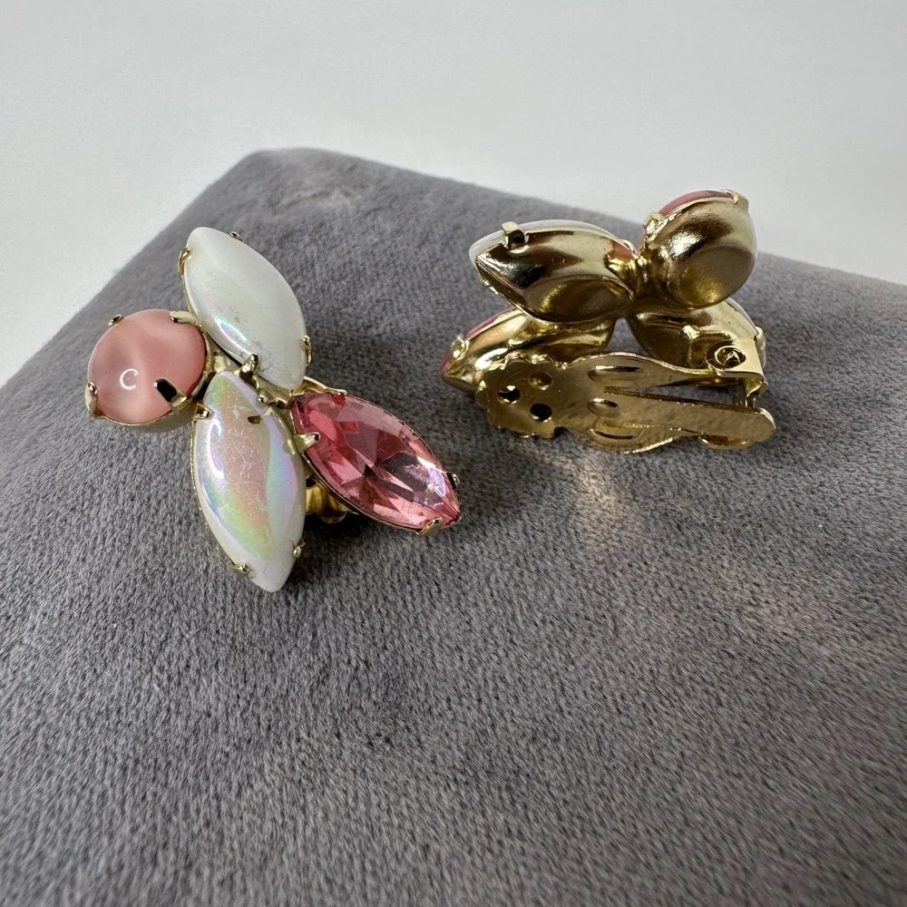 Vintage Pink‎ Iridescent Rhinestone Cluster Gold Tone Clip On Earrings Marquise